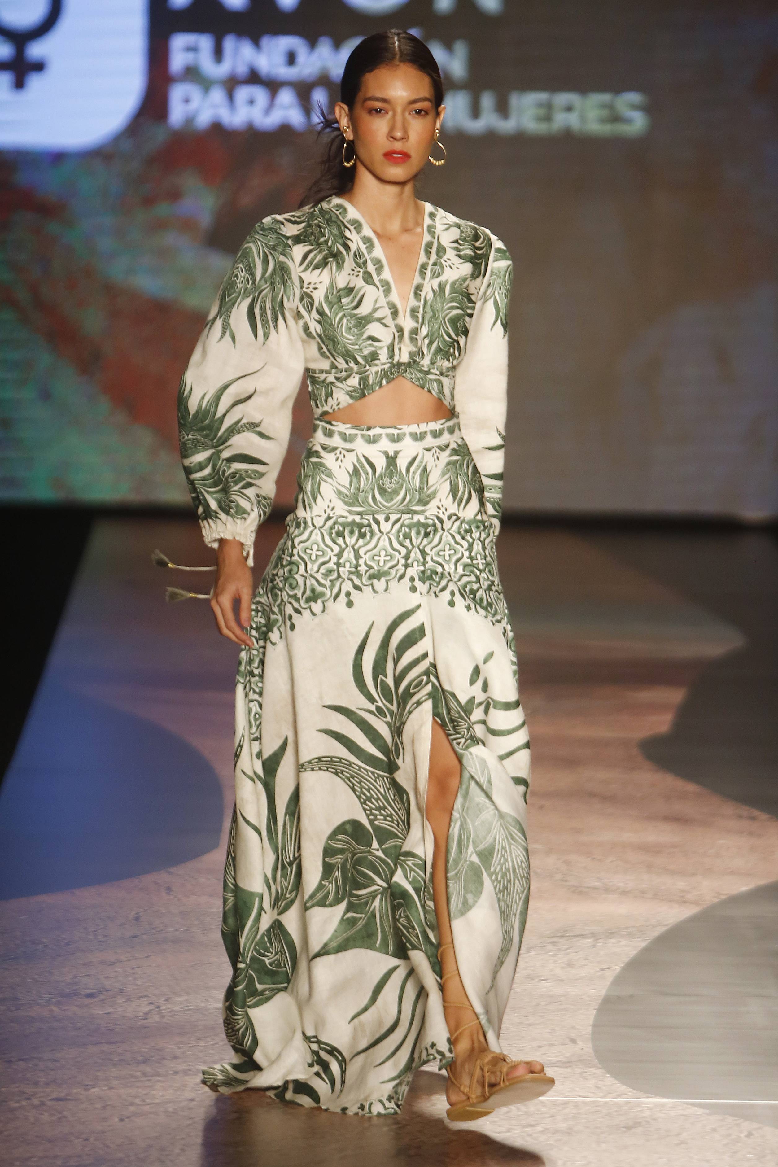 哥伦比亚时装展设计师比阿特丽斯卡马乔时装秀