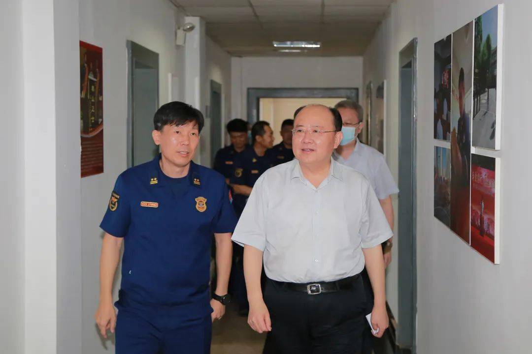 经开区党委书记,管委会主任尤天成带队先后走访慰问武警执勤第三支队