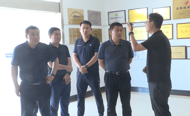 凌源市委副书记,市长张殿成(右二),副市长王树军(左一),朝阳凌源经济