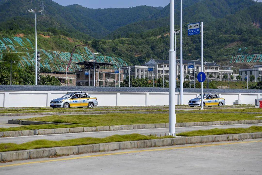 此外,兴宁宁新,五华转水两个社会化小型汽车考场可继续提供小车(c1,c2