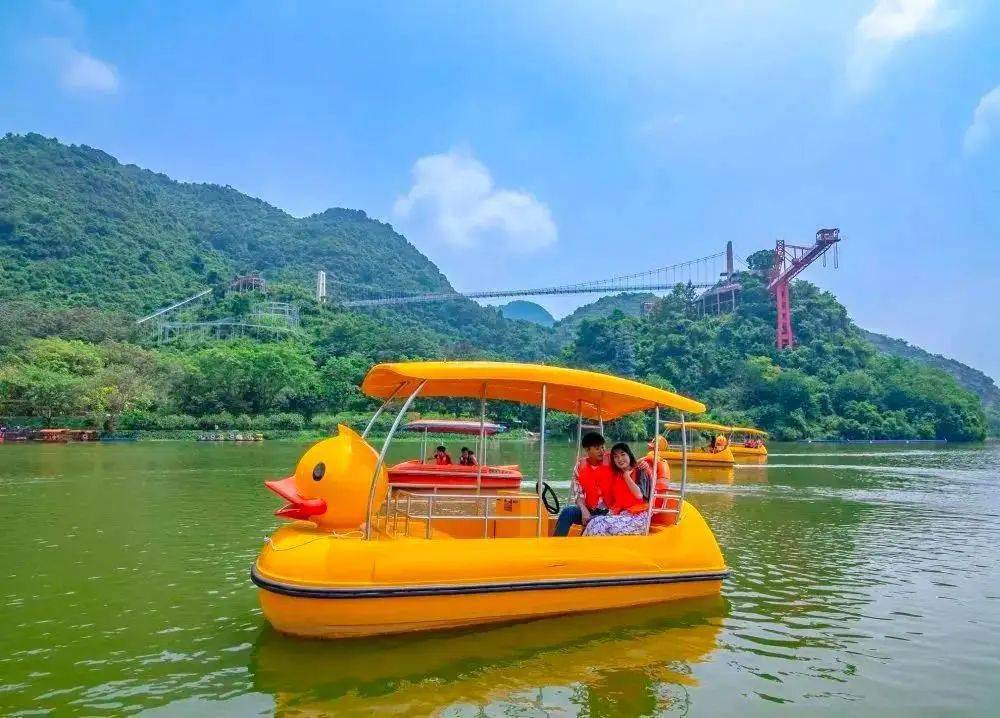 99元宝晶宫2大2小或3大游泳池天鹅堡儿童乐园或游船二选一家庭套票