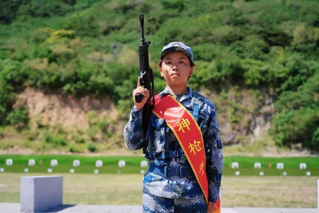 刘洋2001年入伍现任武警某学院学员九队正营职队长他一人荣立3次一等