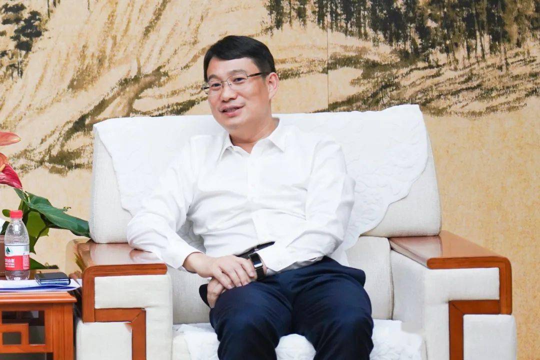 抢鲜看陈卫国会见重庆市南岸区委书记重庆经开区党工委书记许洪斌