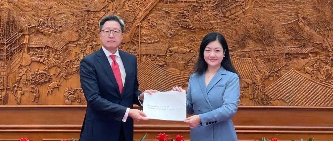 外交部礼宾司副司长王敏接受韩国新任驻华大使郑在浩递交国书副本_郑在浩_王敏_外交部礼宾司