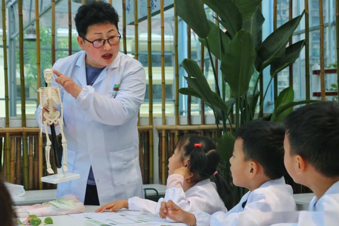 厉害了~潍坊恒大名都博苑幼儿园置入生命科学实验室,点燃孩子们的