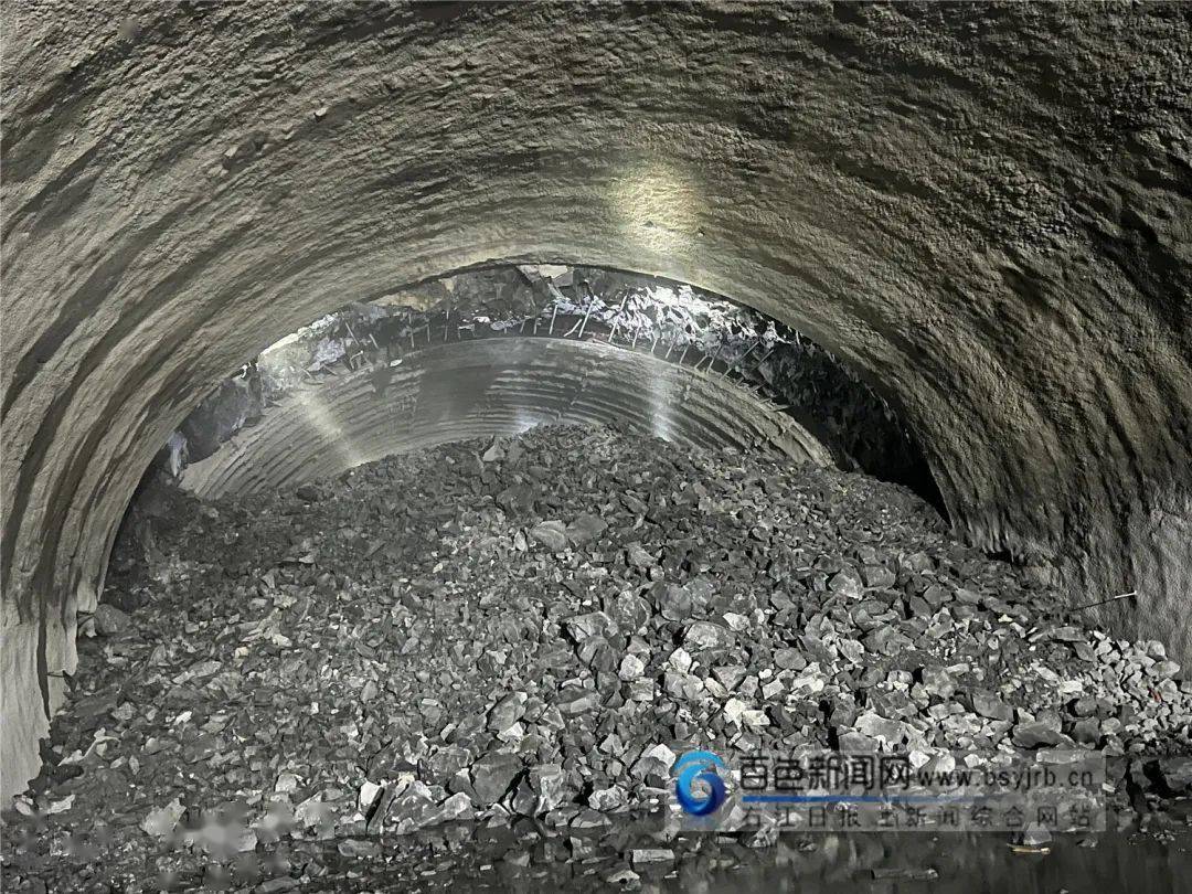 最新进展巴平高速最后一座隧道实现单幅贯通