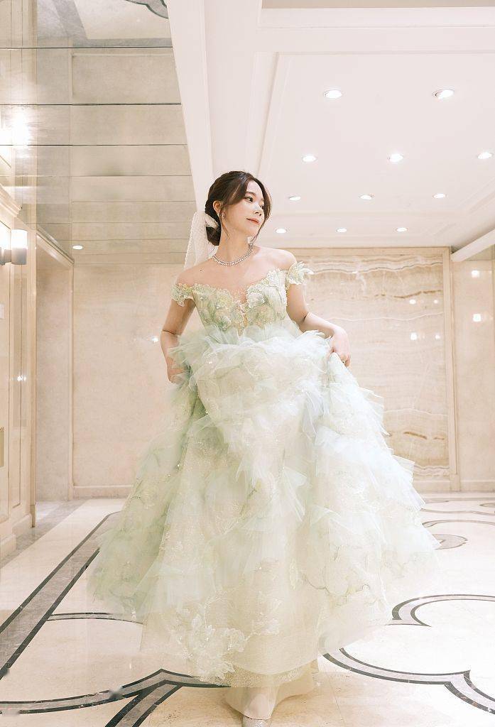 张紫宁《了不起的歌》舞台唯美写真释出 着浅绿落肩纱裙美如仙_仙子