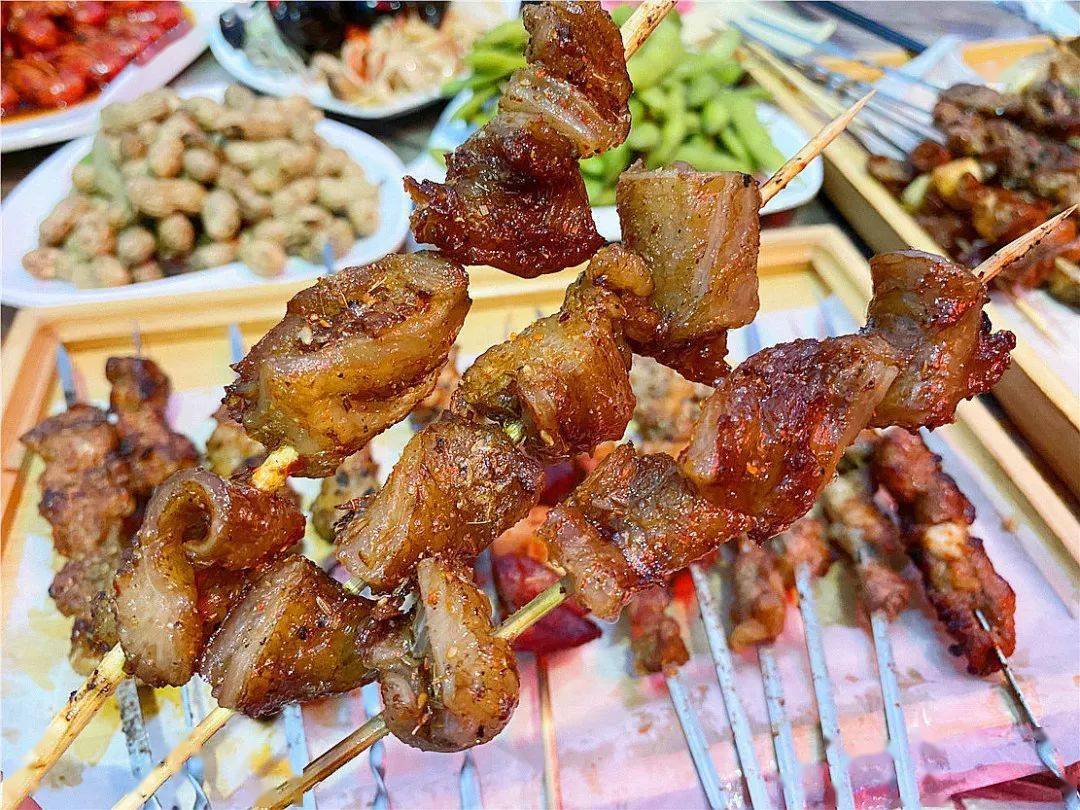 啃着大牛头,露天大排档!鲜活麻小每只1元!_全牛宴_杂谈_味道