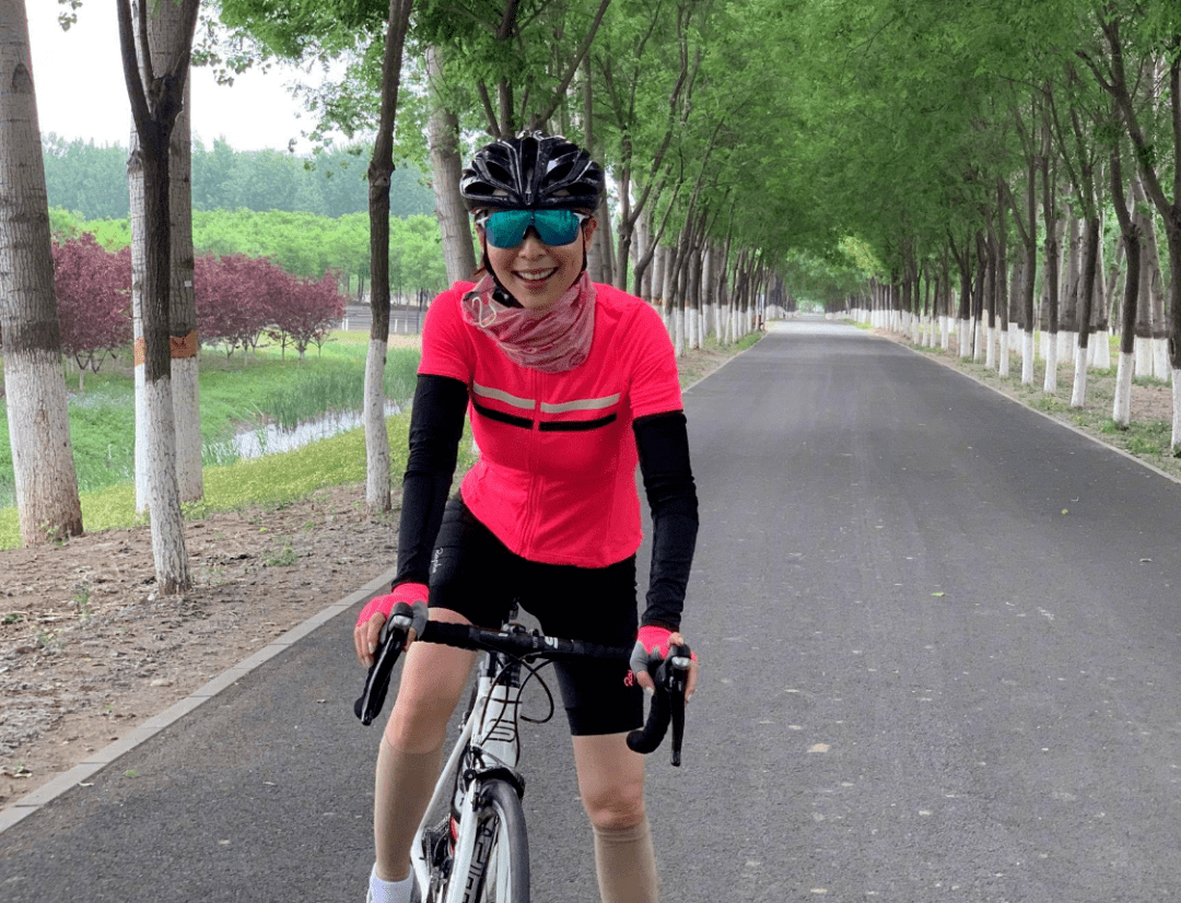 张静初运动完晒素颜,少女肌肤紧致红润,而且臀翘肌肉多很健美!