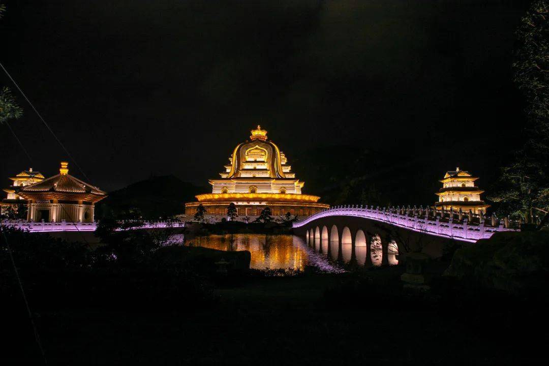 须弥山间的灯光造影,是山海怀抱的夜明珠_观音_圣坛_大殿