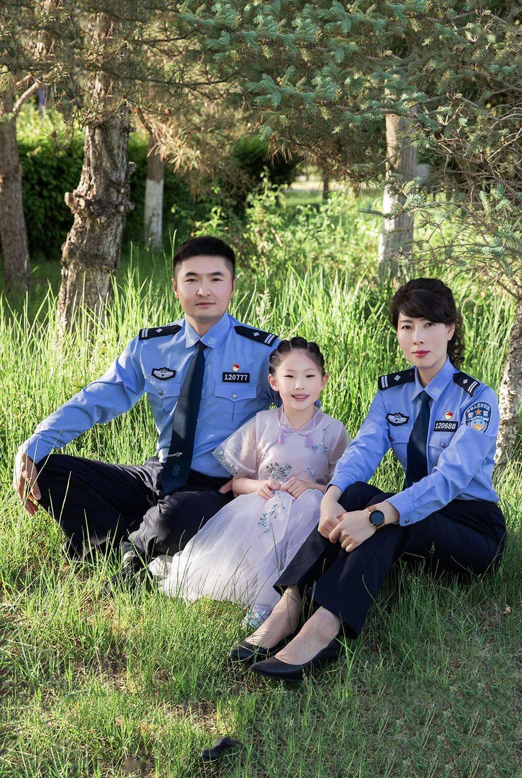 爱情宣言:有人说,嫁给一个警察,需要勇气,这意味着你必须习惯等待