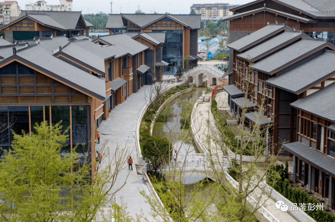 中式的街区风貌进行建设是龙兴寺片区的核心建筑群龙兴寺商业街区城北