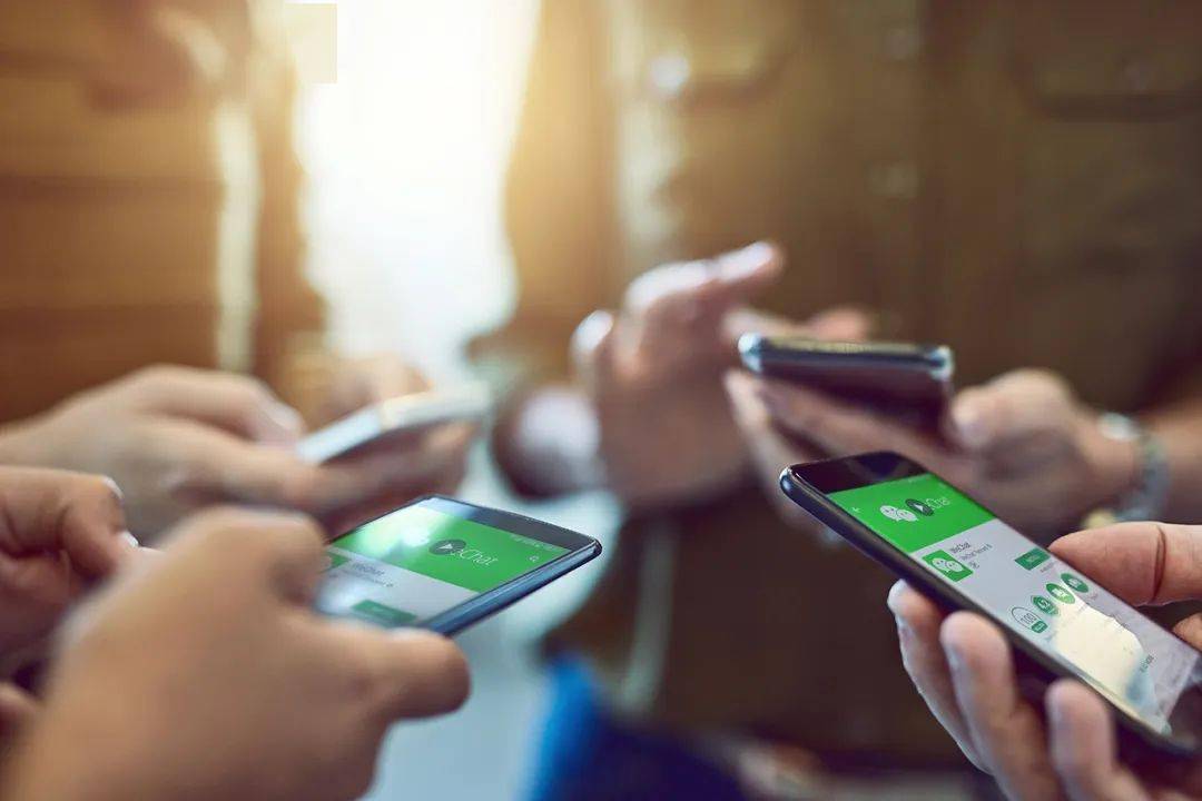 历史上的今天：微信 5.0 发布；百度上市；LinkedIn 创始人诞生_https://www.jinrisc.com_站长资讯_第3张