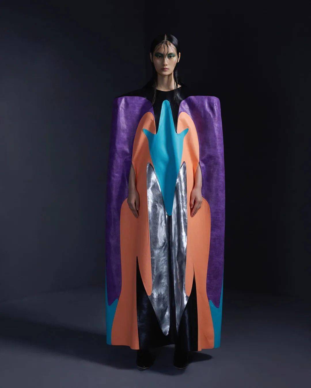 碧昂丝采样中国大凉山彝族传统服饰