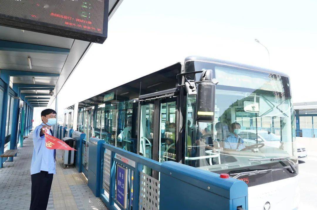 京西第一线BRT4路快速公交有这些新变化！广宁村站增设首钢园讲解员→