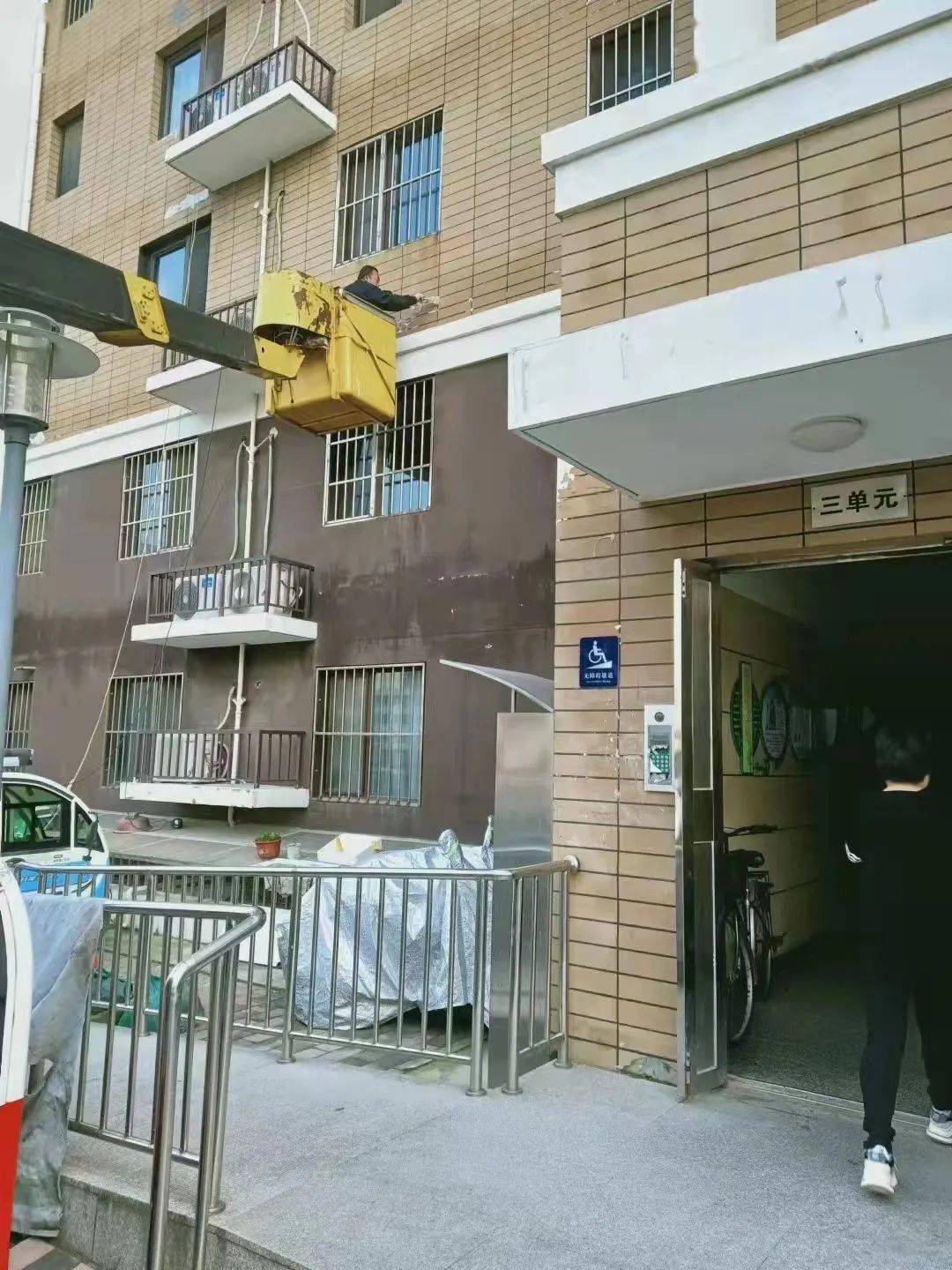 文明创建基础设施整治提升专项活动擦亮大兴每一处角落