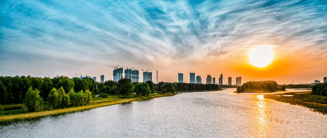 绣球花随风沙沙起舞作响,天接云涛碧波荡漾,畅游其中,原来就在蒲河的