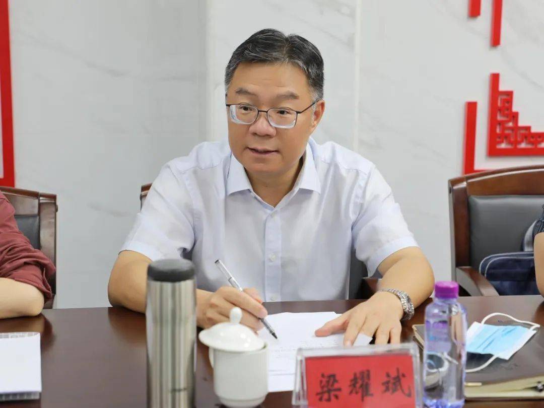 关于老旧小区改造和管理,公交站亭建设…人大代表一起"广交流"_金湾区