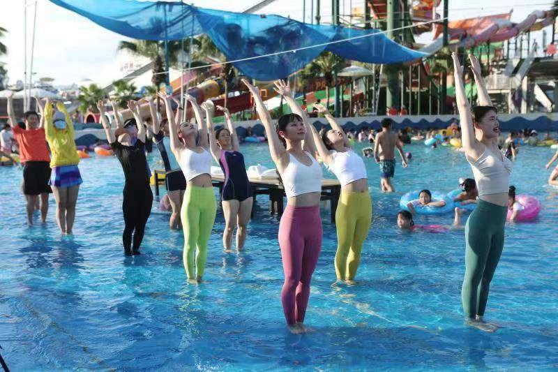 水上拔河、跳绳、练瑜伽……这场趣味运动会消暑又健身