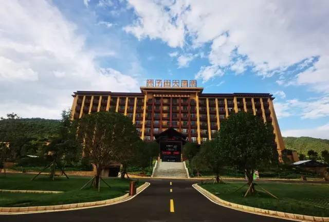 雪山","普罗旺斯"韭菜坪,特别升级住进风景里轿子山酒店纯玩动车五天