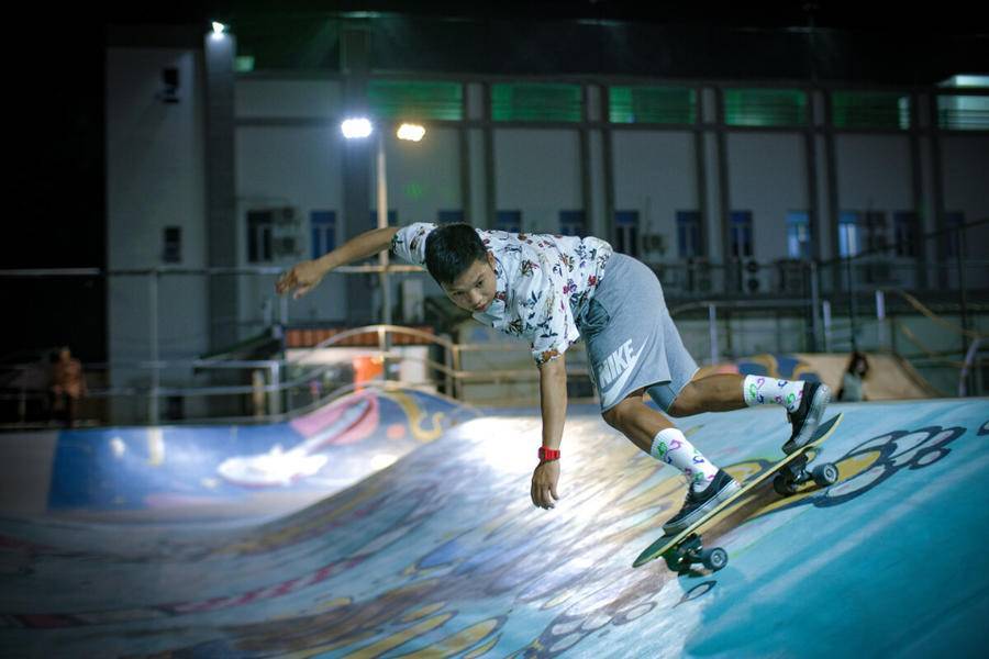 继飞盘之后 年轻人又爱上陆地冲浪?_运动_品牌_陆冲