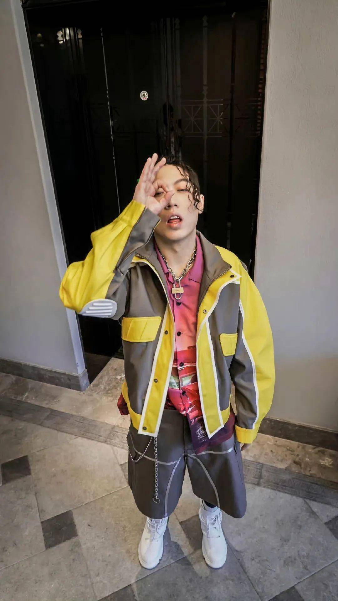 不仅把"real"写进歌词里,他还要做最敢穿的嘻哈歌手!|psy.