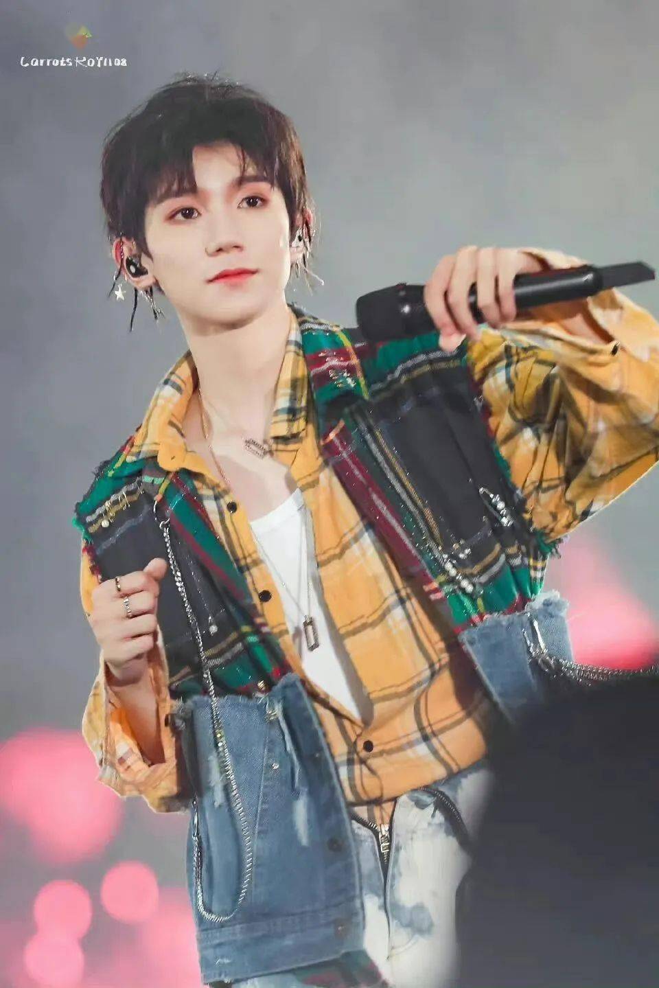 六周年的舞台王源(1)_王源_舞台