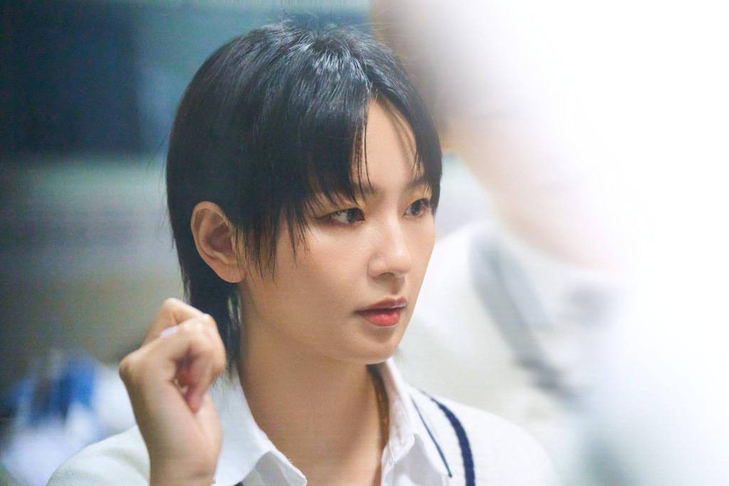 周笔畅官宣加盟《密室大逃脱》担任飞行嘉宾 解锁学院风造型_周笔畅