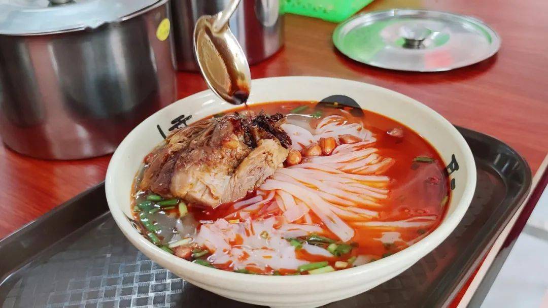 吃在来宾大湾米粉细腻滑嫩的平凡绝味