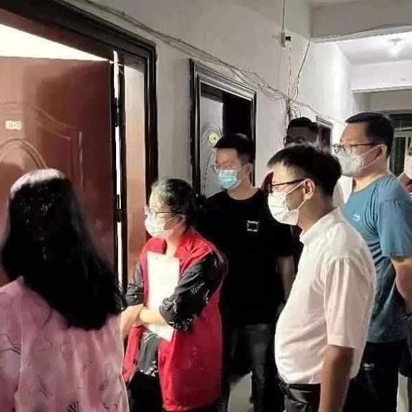 安海开展网格化“敲门排查”集中行动 敲开群众家门 筑牢防疫大门_防控_疫情_安海镇