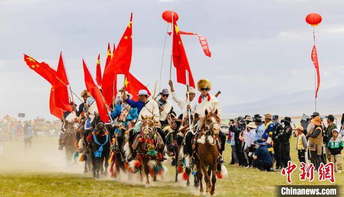青海德都蒙古：展示草原牦牛、骆驼特色文化