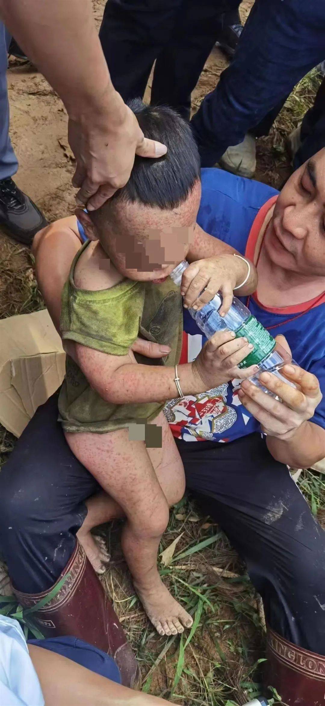 幸运！2岁男童失踪68小时后获救，被找到后要“喝奶”