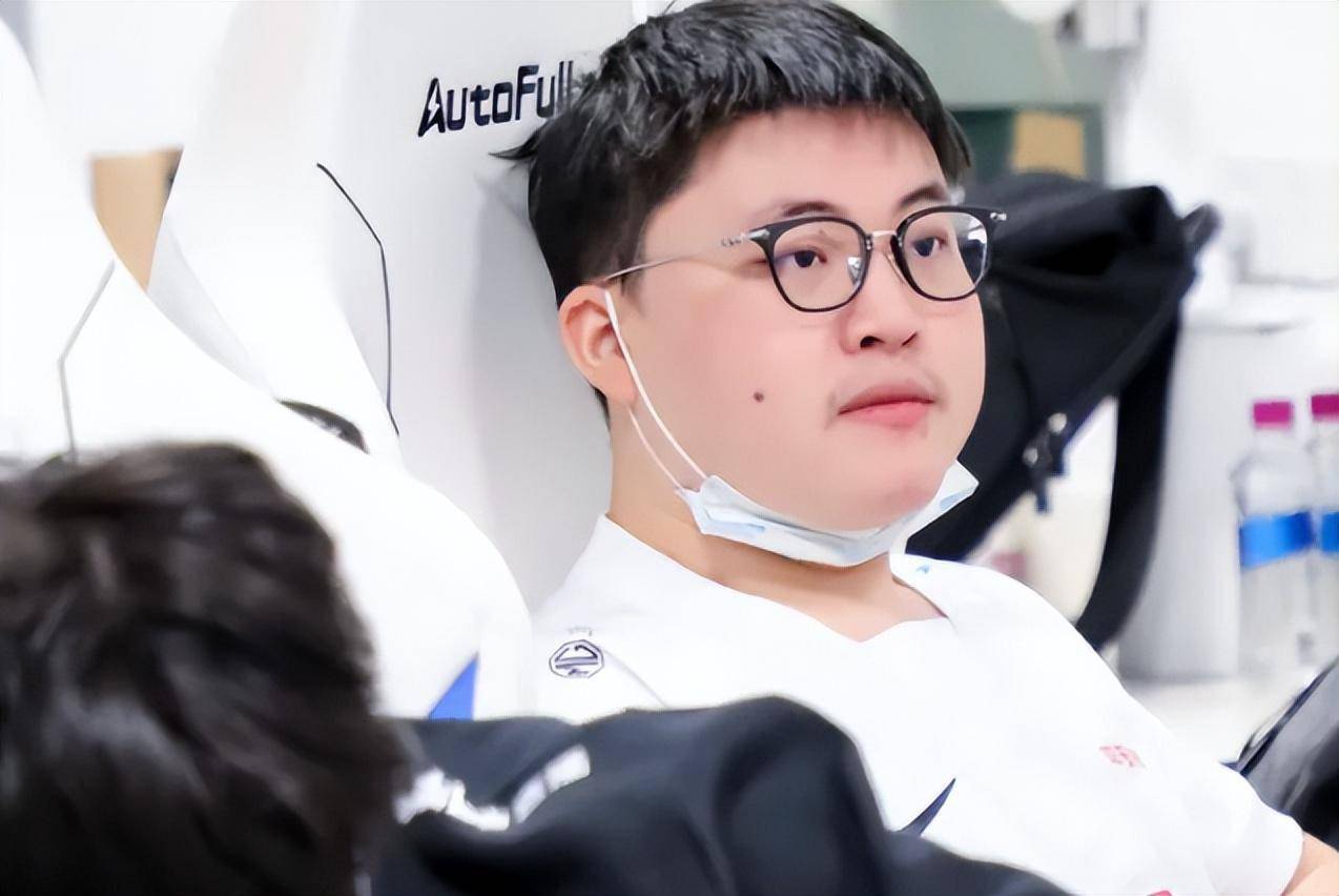 德云色透露:blg今年花的钱没tes多,uzi不打了是不用给钱的_西卡