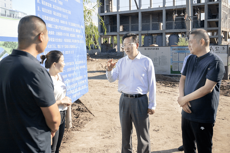 市长胡斌结合开展"基层建设年"和"服务企业年"活动,深入双辽市就企业