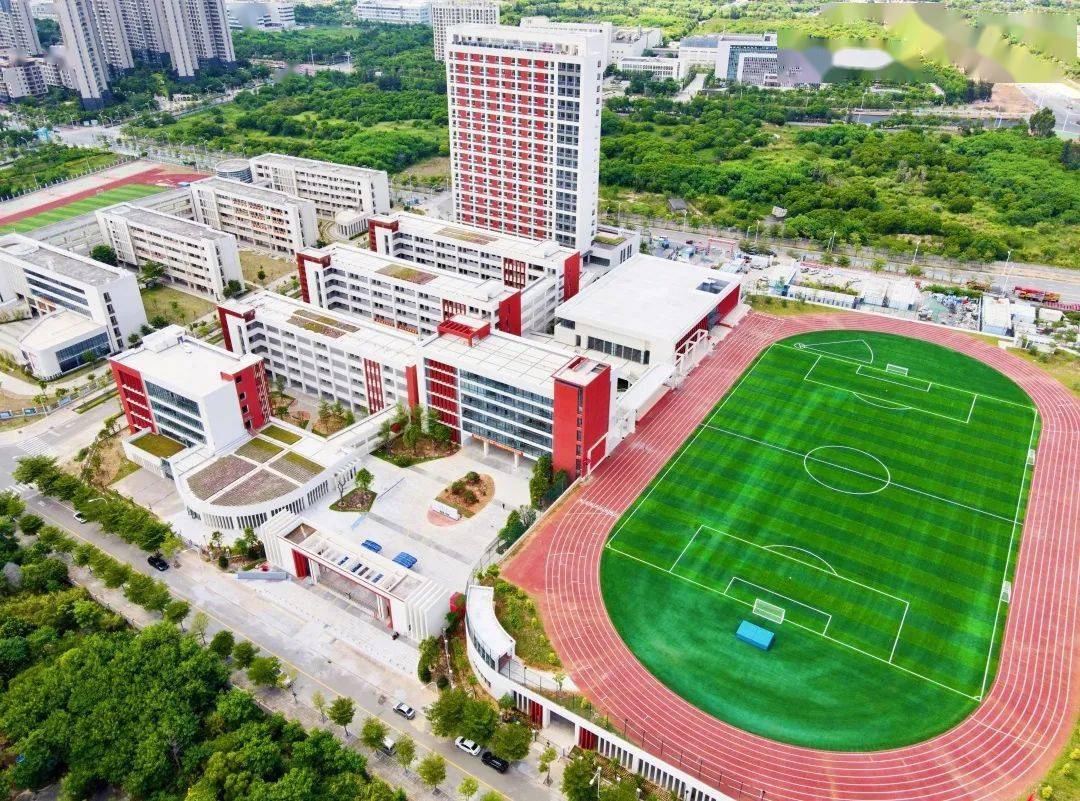 同安一中滨海校区高中部已于2021年9月投入使用,办学规模为48个班