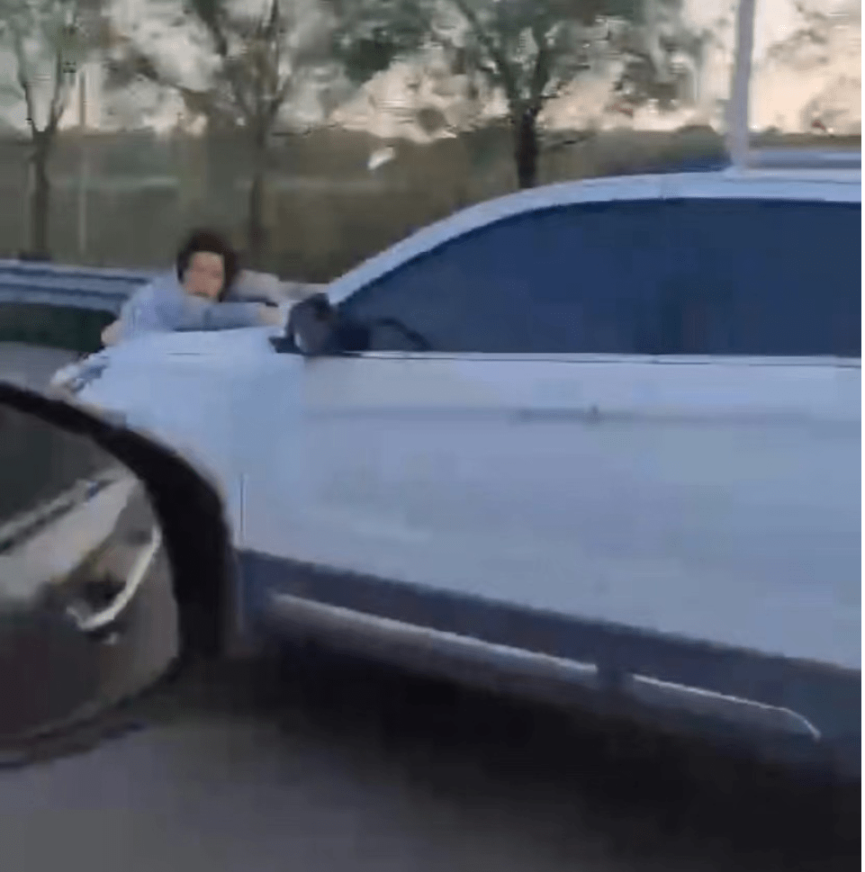 “红星”传禹州烟草局一缉私队员被人驾车冲撞拖行后离世当地回应肇事者已落网