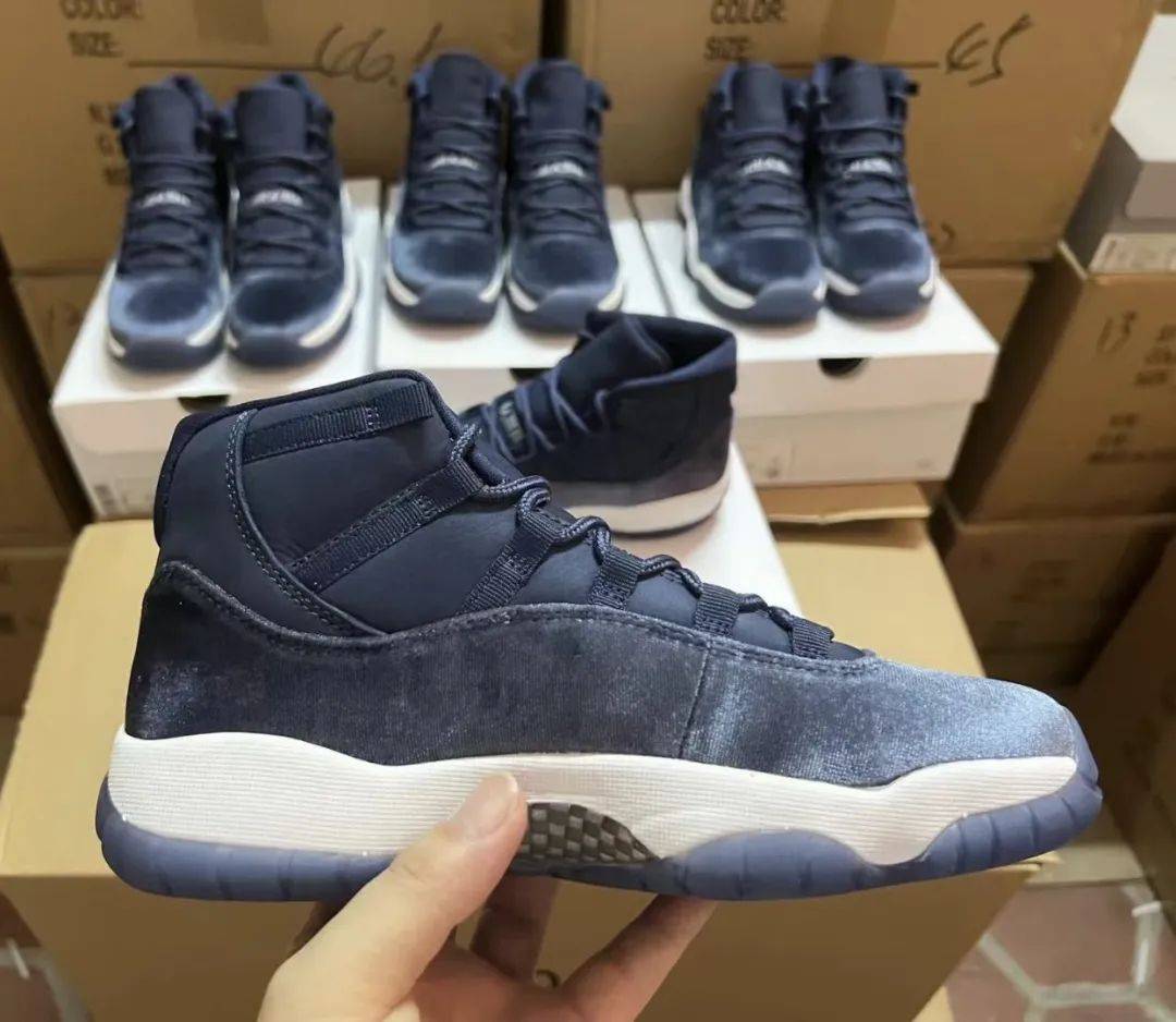 AJ11âåå¤èâå®ç©å¬å¸ï¼å¤©é¹ç»æè´¨è´¨æåè¶³_Velvet_è®¾è®¡_Navy