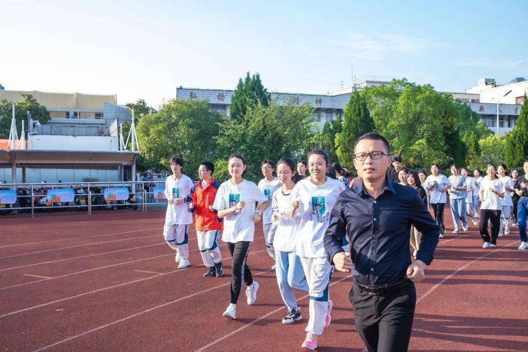 稼祥中学名师风采 | 黄猛:用平凡演绎精彩,静听花开之声_孩子_教育