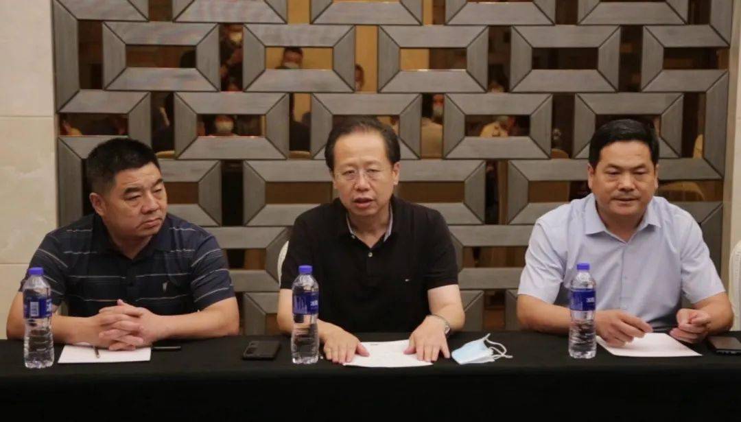 刘乃斌会见慰问烈士万惠文家属_重庆市_巴南区_烈属