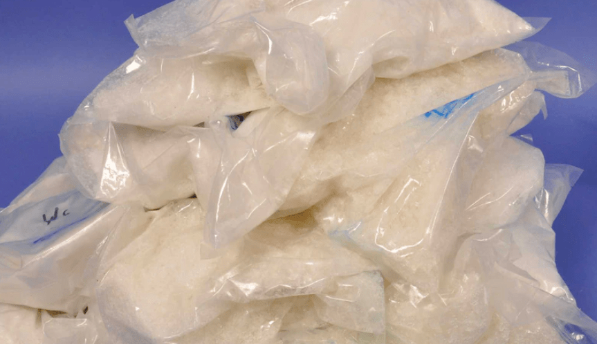 大麻,83株大麻,150克甲基苯丙胺和13克可卡因,以及lsd,mdma和类固醇