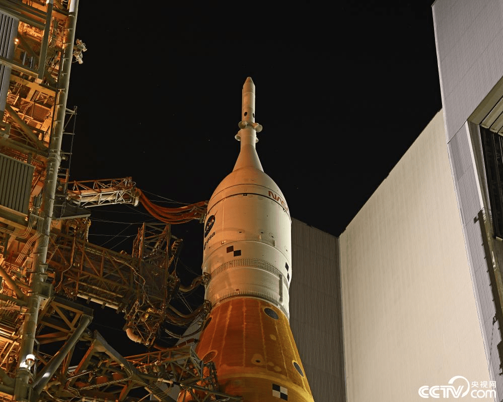 美国NASA登月重型火箭被运往发射台，将于29日首次试飞插图