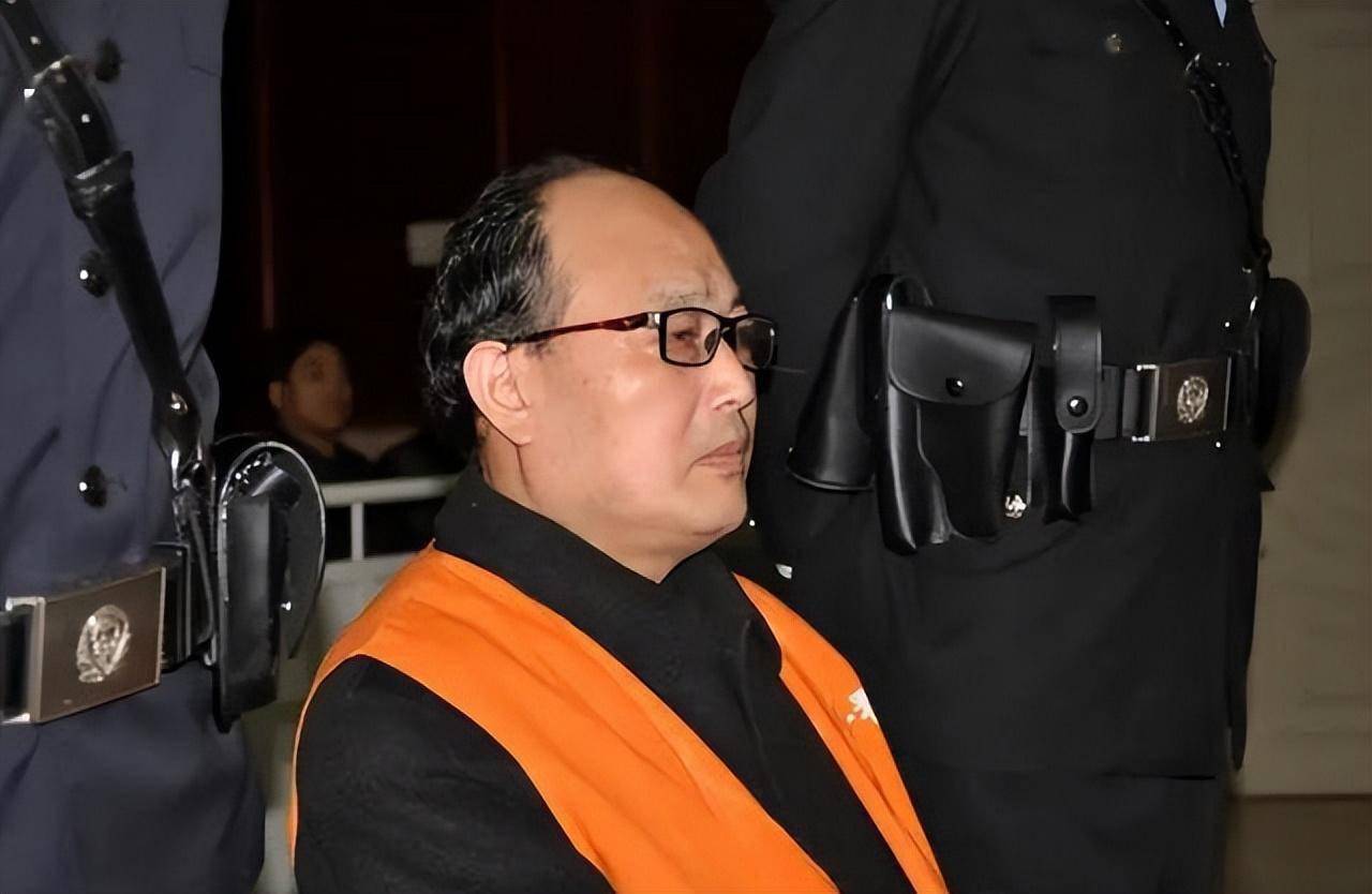 落马记:骗小17岁美女当情人,退休后敛财1600多万_吉立昌_杨先静_国家