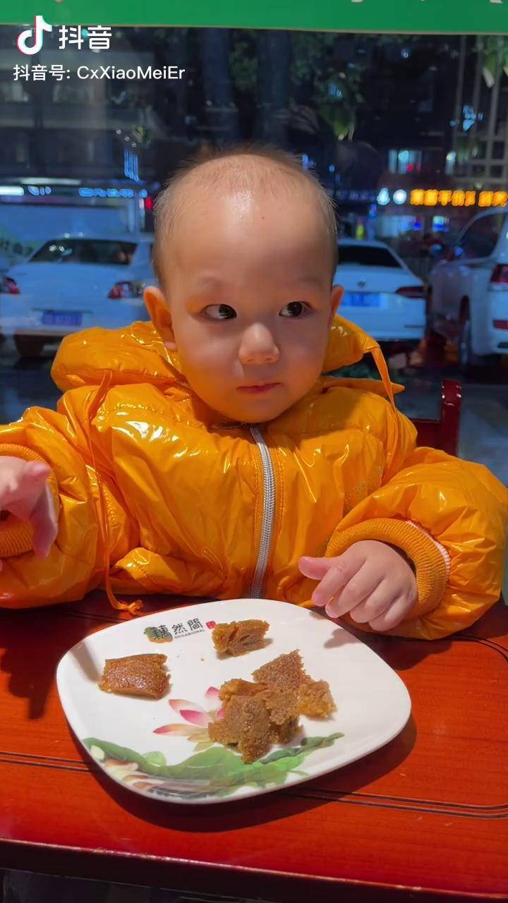 吃蜂窝膏点小周周 萌宝小吃货 小吃货 一口一口把你吃掉_小吃_小周