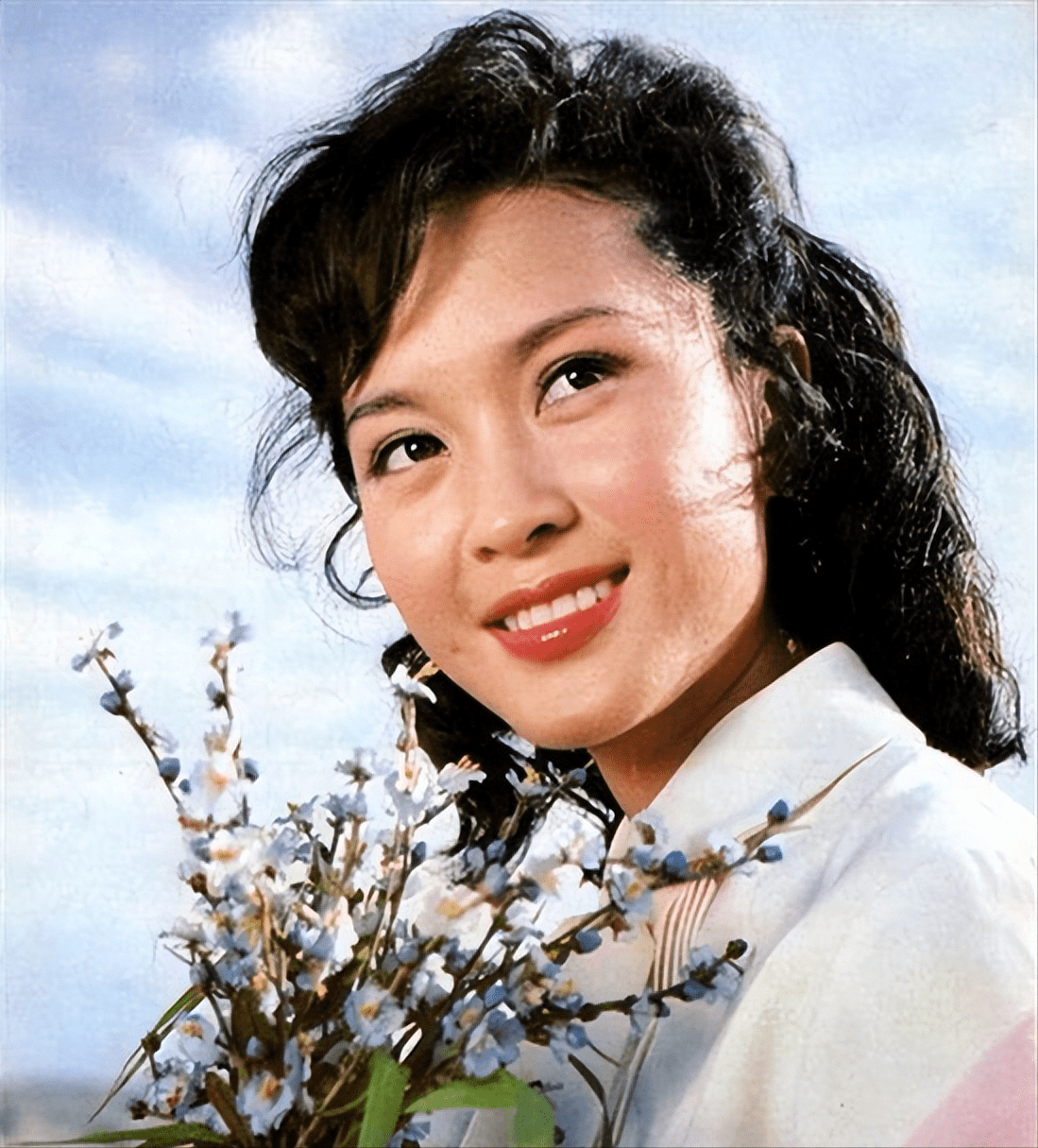 80年代当红女星方舒,嫁小10岁屠洪刚被伤透了心,如今过得如何?