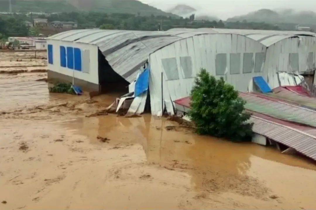 狂风、暴雨、山洪…200余人被困景区