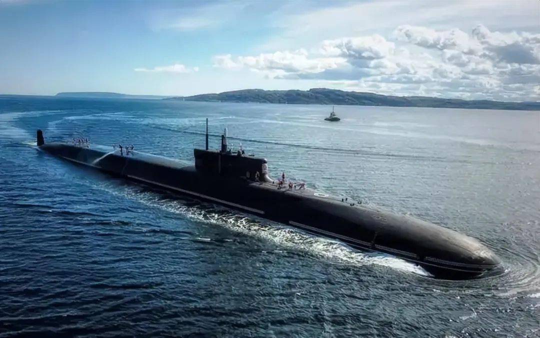 俄罗斯大杀器服役,别尔哥罗德核潜艇,搭载"波塞冬"末日武器_核鱼雷