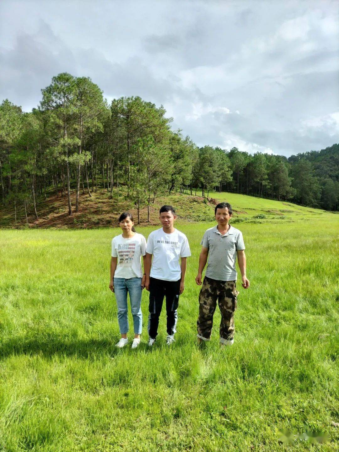 祁双训是漾濞县漾江镇普坪村党总支书记,村委会主任.