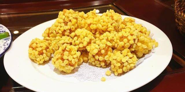 美食推荐:香辣金针菇,嫩姜炒肉丝,玉米片地瓜球,竹签烤带鱼_小火_做法