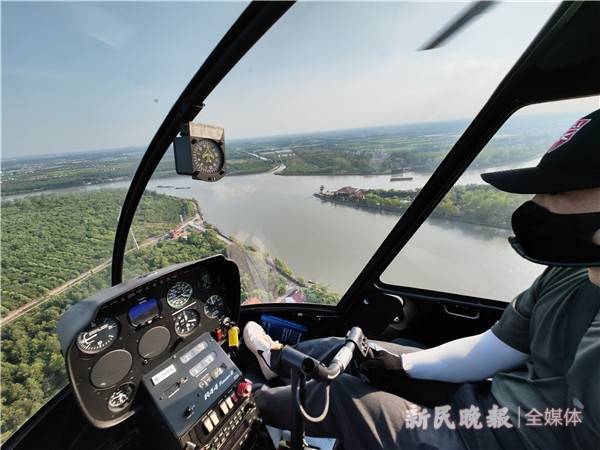 “浦江之首”引入直升机体验游，游客可在空中打卡黄浦江零公里处