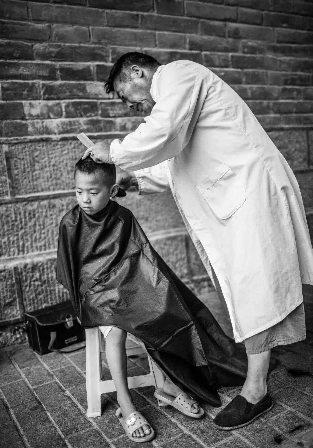 八十年代理发店,农村妇女几乎不去理发店,小麦可以代替理发费用_流动